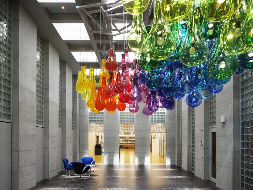 Tobias Rehberger, Le Ghost, 2019, Staatsarchiv Zürich/Kunstsammlung Kanton Zürich, courtesy neugerriemschneider, Berlin, Foto © 2019, Andrea Helbling, © Tobias Rehberger