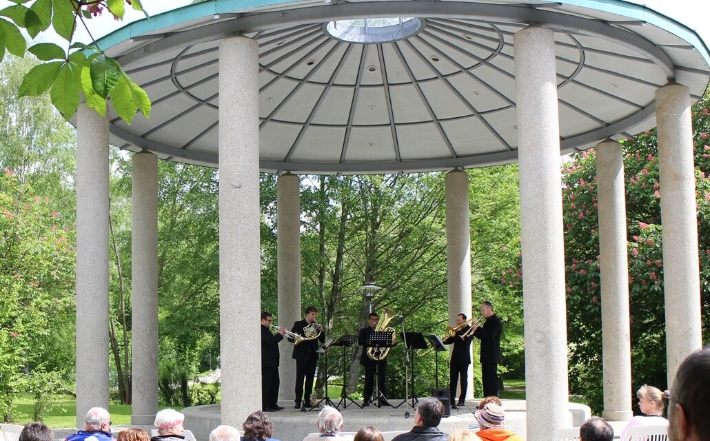 Kulturgenuss in Regen: Inselkonzerte im Kurpark - Archiviert