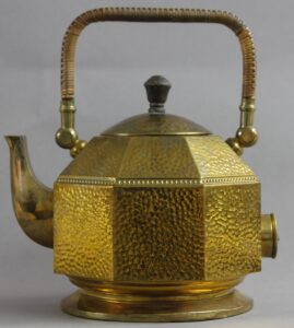 Peter Behrens / Allgemeine Elektricitäts-Gesellschaft (AEG), Berlin, Elektrischer Wasserkessel, ca. 1909, Institut Mathildenhöhe, Städtische Kunstsammlung Darmstadt, Foto: Gregor Schuster