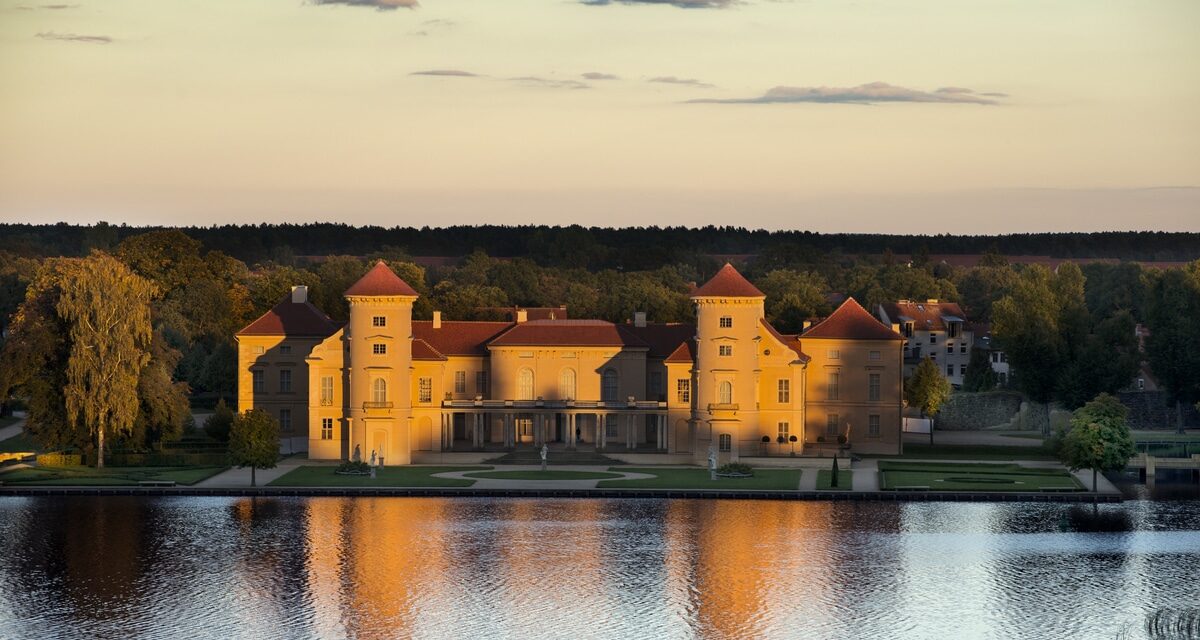 Schloss Rheinsberg: Der Musenhof am Grienericksee
