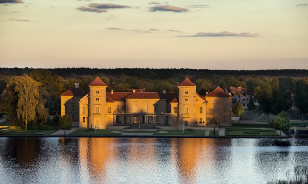 Schloss Rheinsberg: Der Musenhof am Grienericksee
