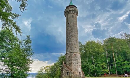 Der Humburgturm von Kaiserslautern in der Pfalz