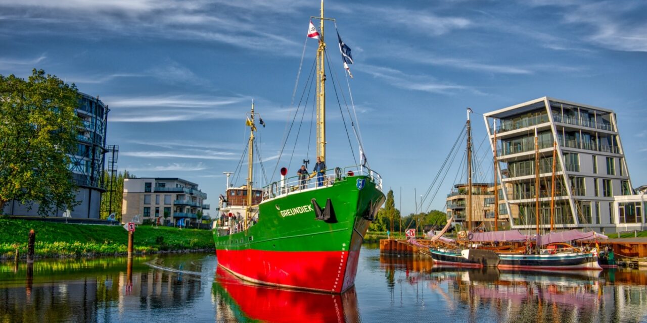 Das Museumschiff MS GREUNDIEK in Stade