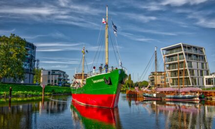 Das Museumschiff MS GREUNDIEK in Stade