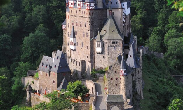 Die Burg Eltz in Wierschem: 850 Jahre faszinierende Geschichte