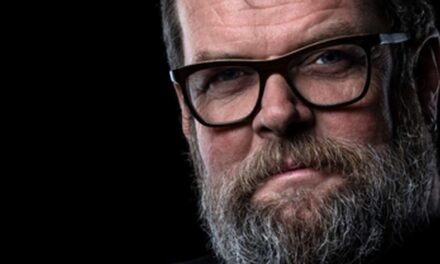 metro-Kino im Schloßhof, Kiel: Jochen Malmsheimer „Ich bin kein Tag für eine Nacht“ - Archiviert