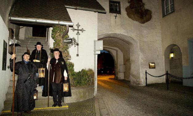 Schwere Schritte, dunkle Gassen: Mit dem Nachtwächter durch die Alpenstadt Bludenz