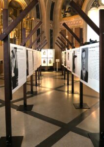 Blick in die Ausstellung „Die Gerechten. Courage ist eine Frage der Entscheidung” © HGM