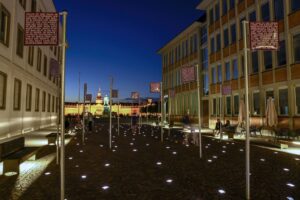 Platz der Grundrechte mit dem Karlsruher Schloss im Hintergrund © Fabian von Poser