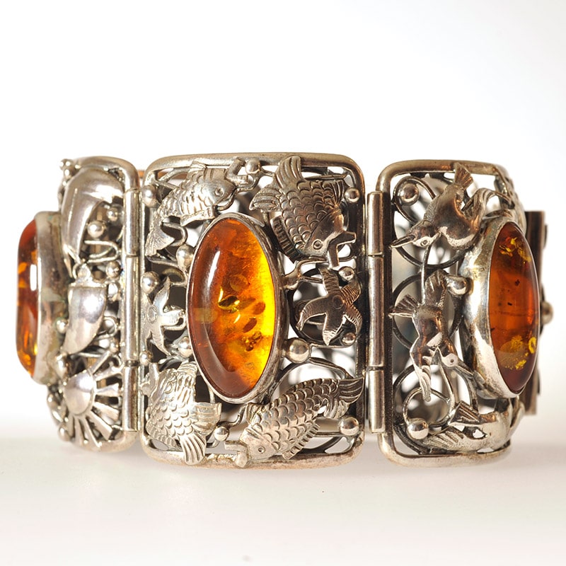 Gliederarmband von Walter Kramer, Ribnitz, Fischlandschmuck, Bernstein und Silber, 1930er Jahre © Deutsches Bernsteinmuseum Kloster Ribnitz