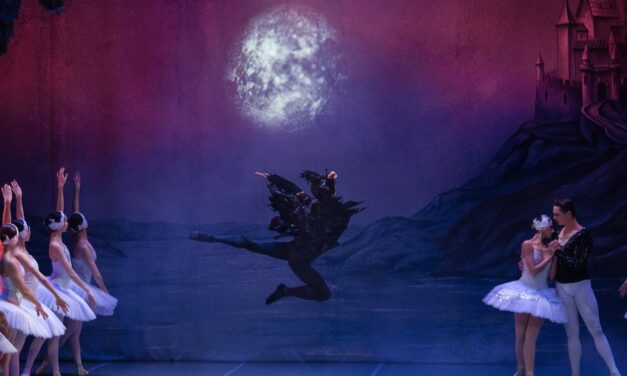 Seebühne Bremen: St. Petersburg Festival Ballet spielt Schwanensee