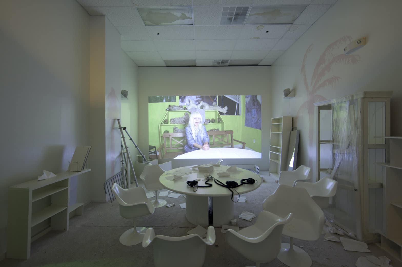 Lizzie Fitch/Ryan Trecartin, Plaza Point, 2009