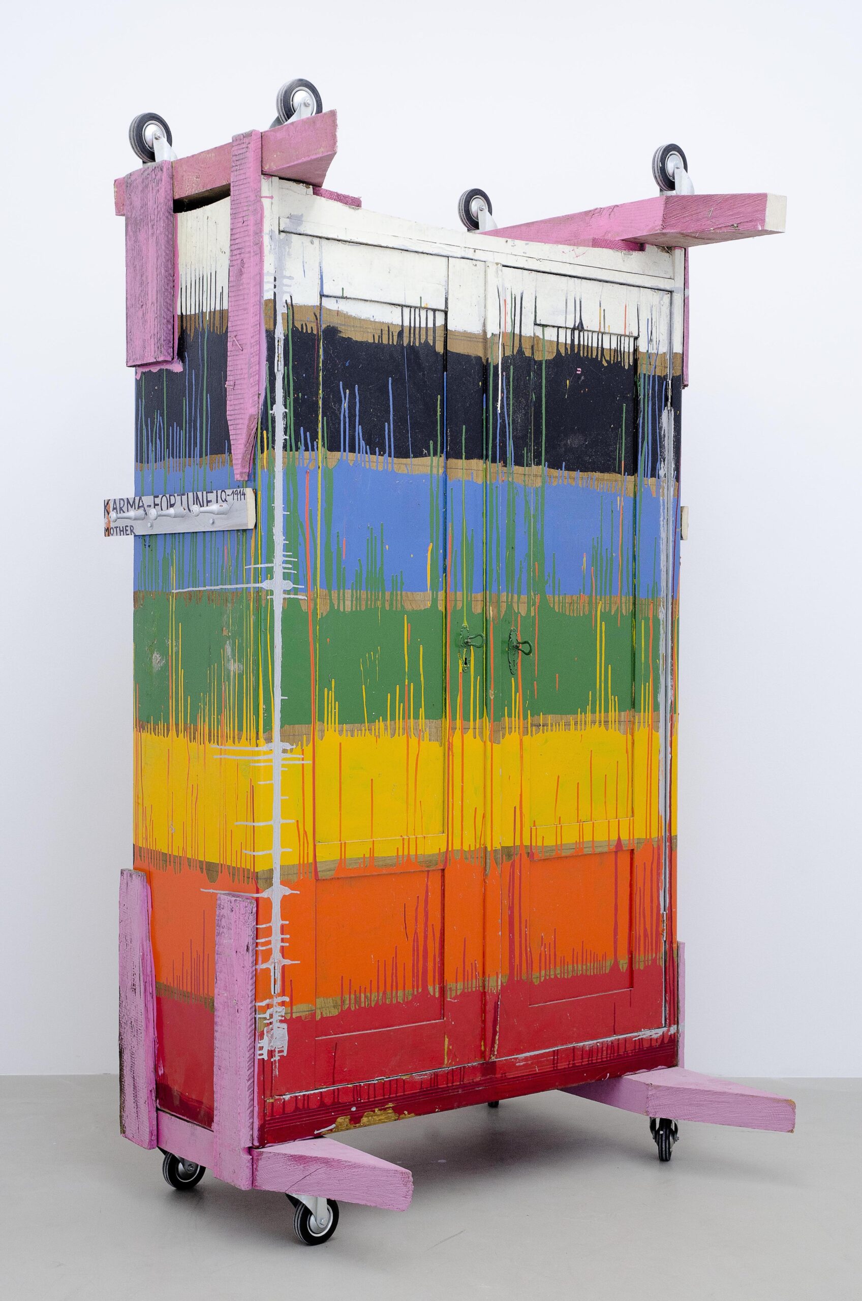 Stano Filko, The Wardrobe in the 7 Chakra Colors / Skriňa vo farbách 7 čakier, 1995, Gefundenes Objekt, Holz, Farbe, 250 × 120 × 135 cm, Courtesy Peter Petrička, Bratislava