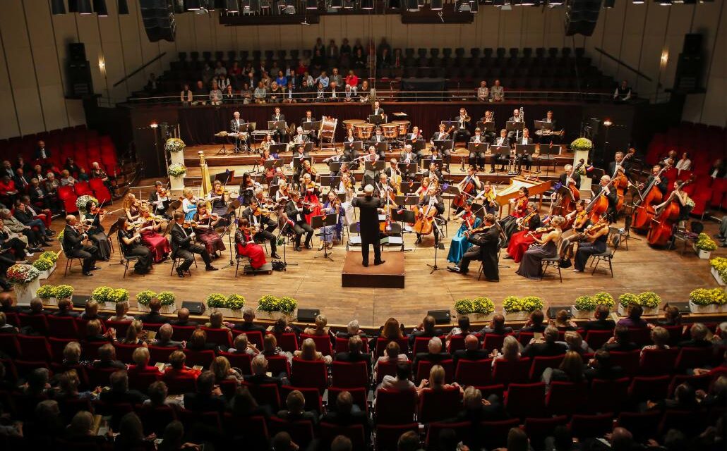 Wunderino Arena Kiel: 8. Philharmonisches Konzert – Das 5. Element: Transzendenz