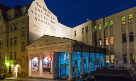 Neues Theater Halle: Vorwärts! Wir sind vergessen. - Archiviert