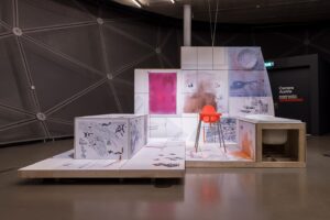 Iris Andraschek, About Care. Memories burn like a forest fire (B. Eilish), 2021, Leihgabe der Künstlerin © Bildrecht Wien, 2022; Foto: Kunsthaus Graz/Martin Grabner