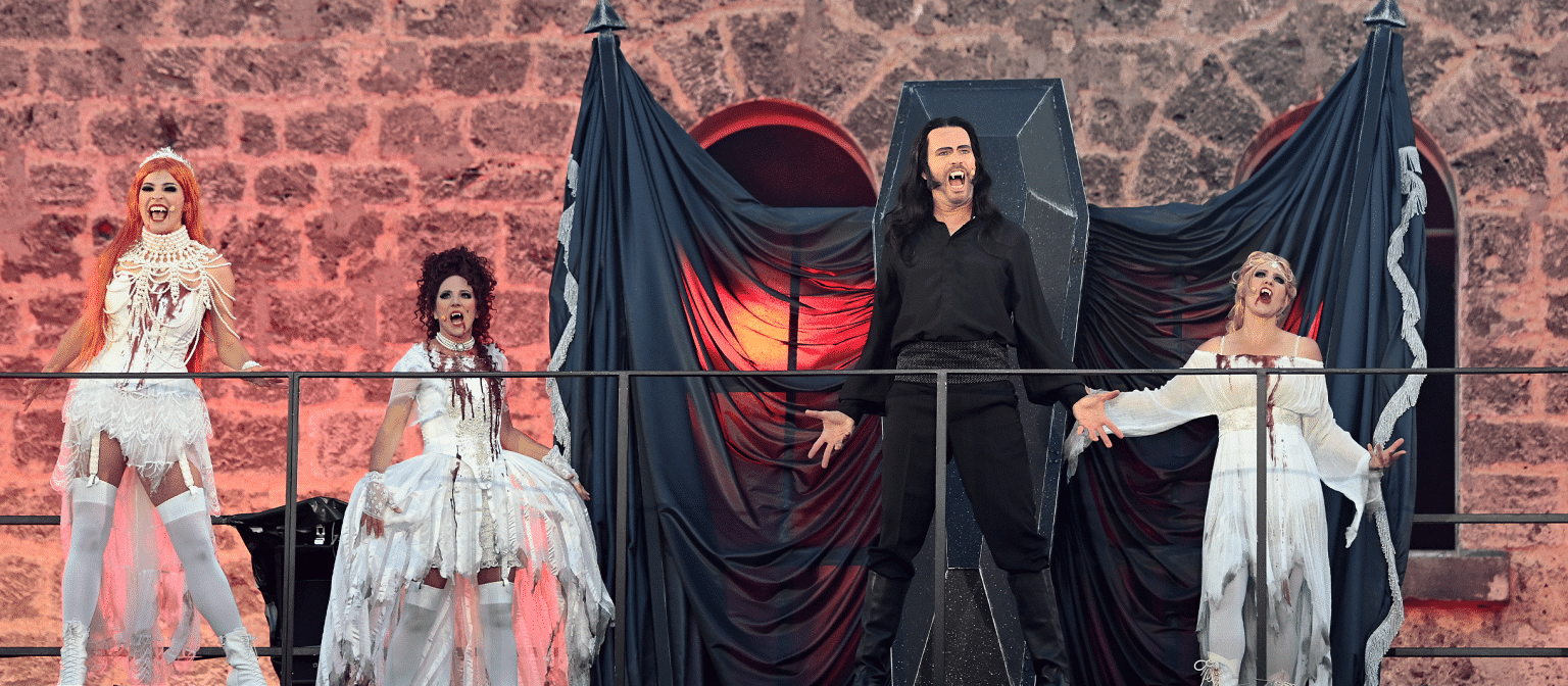 DRACULA ©Deutsches Theater München/Jochen Klenk