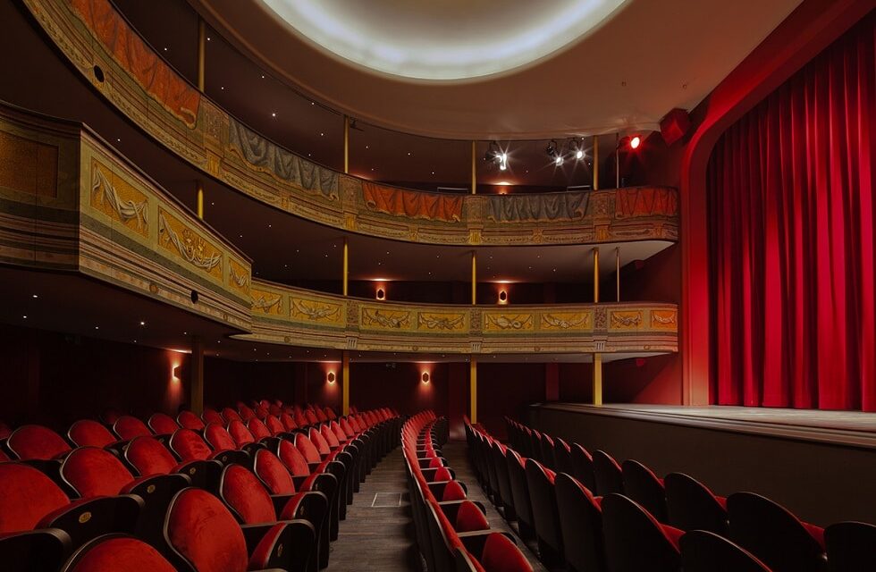 Theater Luzern: Revue des Folies - Archiviert