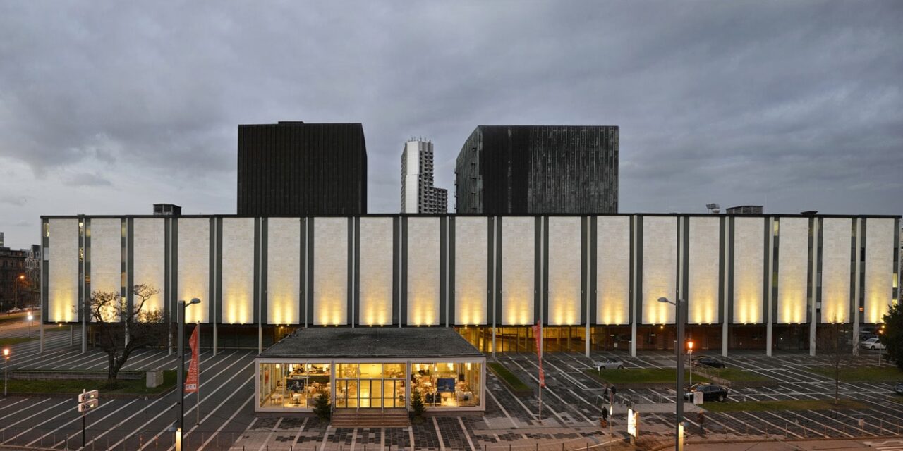 Das Nationaltheater Mannheim: Gott Vater Einzeltäter - Archiviert