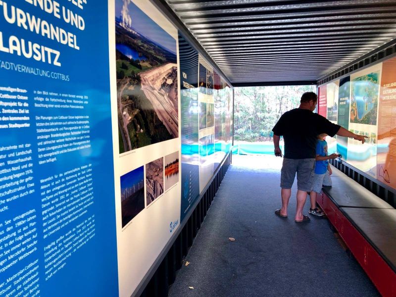 „SchauBox” am Aussichtsturm im Merzdorf © Stadtmuseum Cottbus