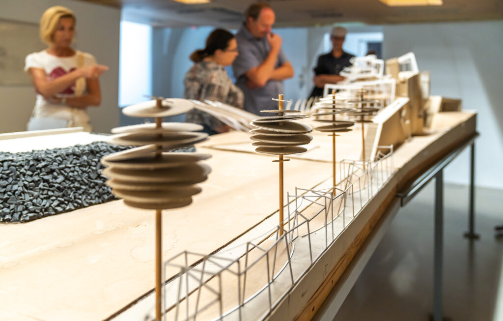 DIMENSIONAL Eröffnung MMKK, Arbeitsmodell Heft Hüttenberg, Foto Maria Wawrzyniak marygoodfoto