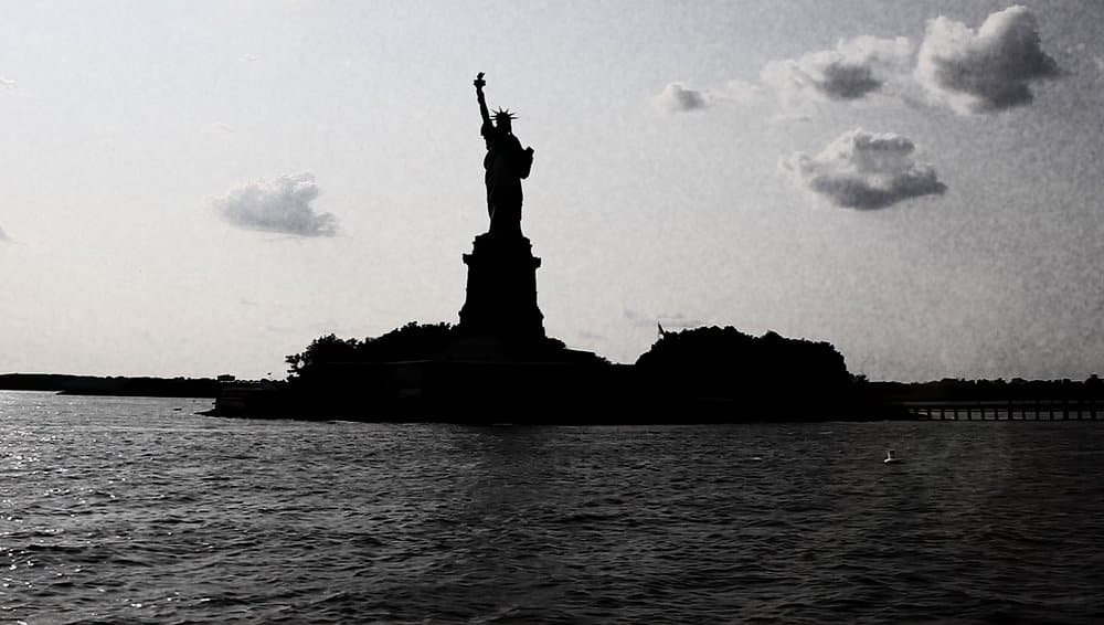 Filmstills: Film Frank Bowling Museum Ludwig / Wolfgang-Hahn-Preis, 2022., © Sacha Bowling Courtesy: Archiv / Studio Frank Bowling, London, 2022.