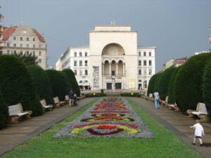 Nationaltheater und Opernhaus auf der Piața Victoriei in Temeswar © Thomas Krisch