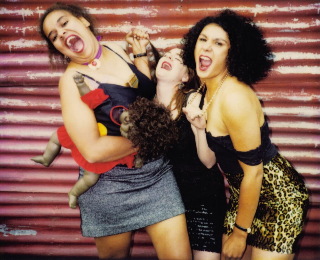 Destiny Deacon, Last Laughs, 1997/2004, 100 cm x 120 cm, Lightjet-Druck von Polaroid, mumok - Museum moderner Kunst Stiftung Ludwig Wien, erworben / acquired in 2006 © Bildrecht, Wien 2023