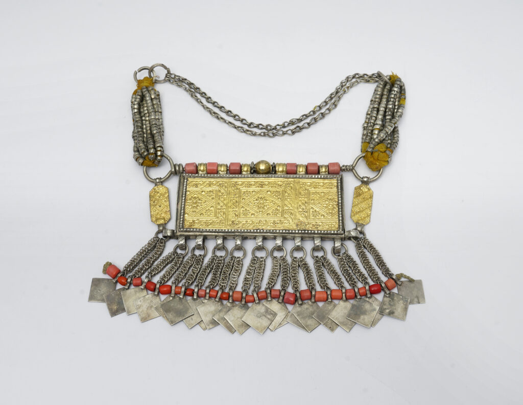 Hatma-Hirz-Halskette, Sur, Oman; 1. Hälfte 20. Jahrhundert, Sammlung Peter Martin Hösli, Foto: Benedikt Feser © Knauf-Museum Iphofen