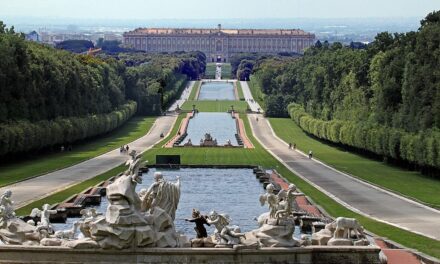 Königliches Schloss in Caserta mit Park, Aquaedukt und San Leuci