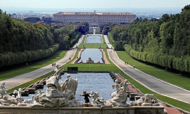 Königliches Schloss in Caserta mit Park, Aquaedukt und San Leuci