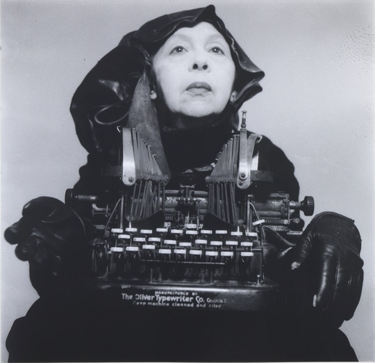 Kunstmuseum Ravenbsurg: Geta Brătescu. Drawing as a Dance - Archiviert