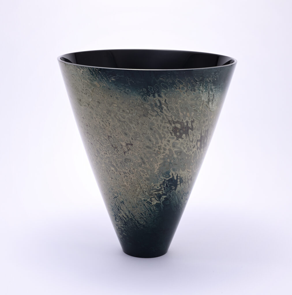 Nakata Mayu, Thunderclouds, 53 x 46 cm, Hanf, Lack, Silber- und Zinnpulver