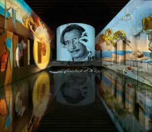 © Culturespaces — In Bordeaux widmet „Les Bassins des Lumières” Salvador Dalí eine umfassende Ausstellung.