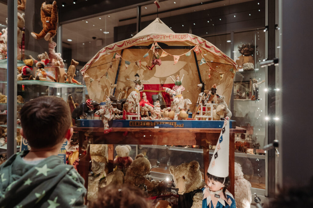 Einblicke in die Sammlung © 2023 SWMB / Foto: Henry Freitag