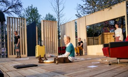 Landestheater Tübingen. Open-Air auf der Hof-Bühne: Kunst - Archiviert