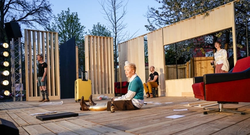 Landestheater Tübingen. Open-Air auf der Hof-Bühne: Kunst - Archiviert