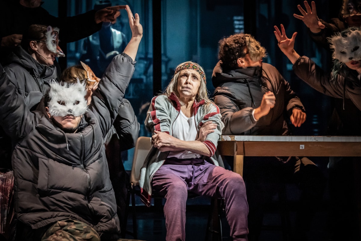 Drive your plow over the bones of the dead, Simon McBurney/Complicité © Marc Brenner