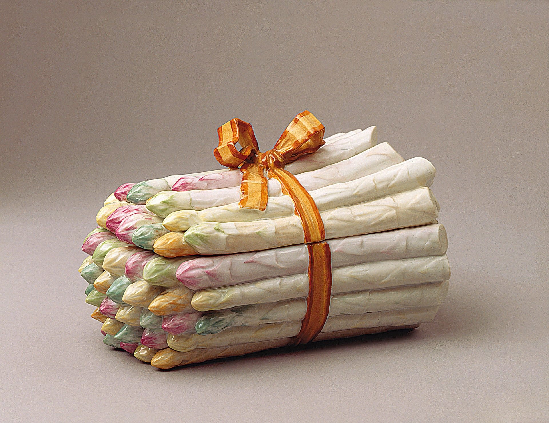 Deckeldose in Form eines Spargelbundes, Berlin um 1775-1780, Porzellan, Inv. Nr. L 149 © Museen der Stadt Bamberg, Sammlung Ludwig