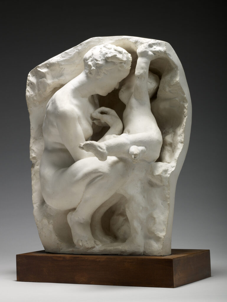 Auguste Rodin, Junge Mutter in der Grotte (Jeune mère à la grotte), 1885, Gips, Musée Rodin, Paris © Musée Rodin, Foto: Christian Baraja