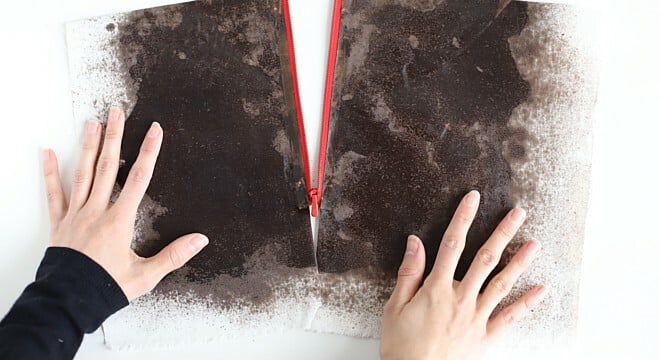 Application-Sample-Textile-Coating, Projekt Black Liquor von Esther Kaya Stögerer (Textil- und Flächendesign), Jannis Kempkens (Produktdesign) © Esther Kaya Stögerer und Jannis Kempkens 