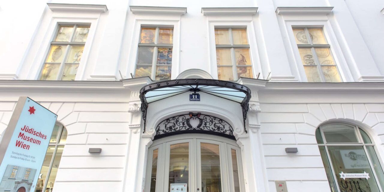 Jüdisches Museum Wien: Maria Austria – Fotografin im Exil | Superjuden. Jüdische Identität im Fußballstadion - Archiviert