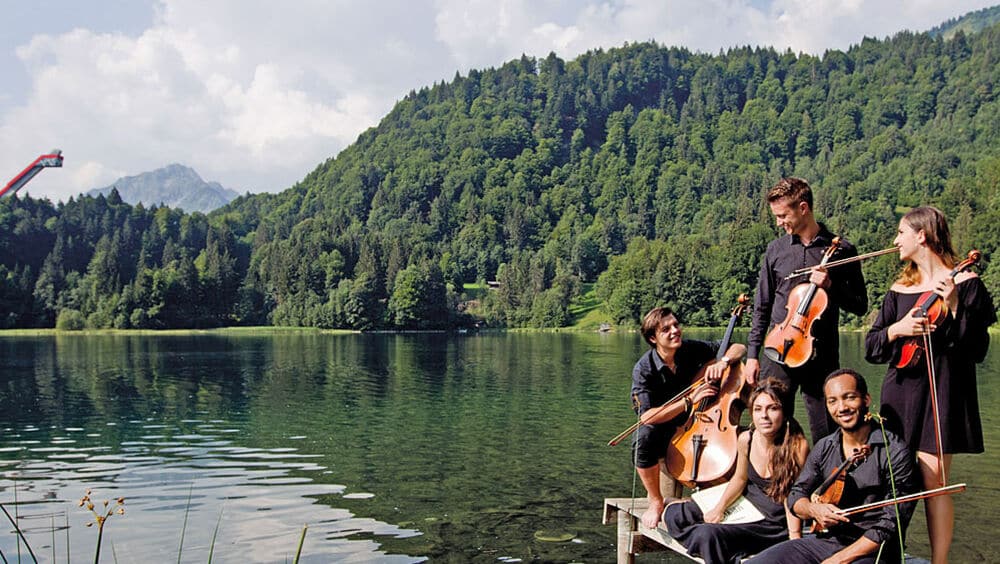 Musiker auf dem Freibergsee © Förderverein des Oberstdorfer Musiksommer e.V.