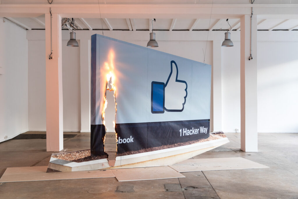 Aram Bartholl, „Open“, Installationsansicht Roehrs & Boetsch, Zürich 2019. Courtesy Aram Bartholl