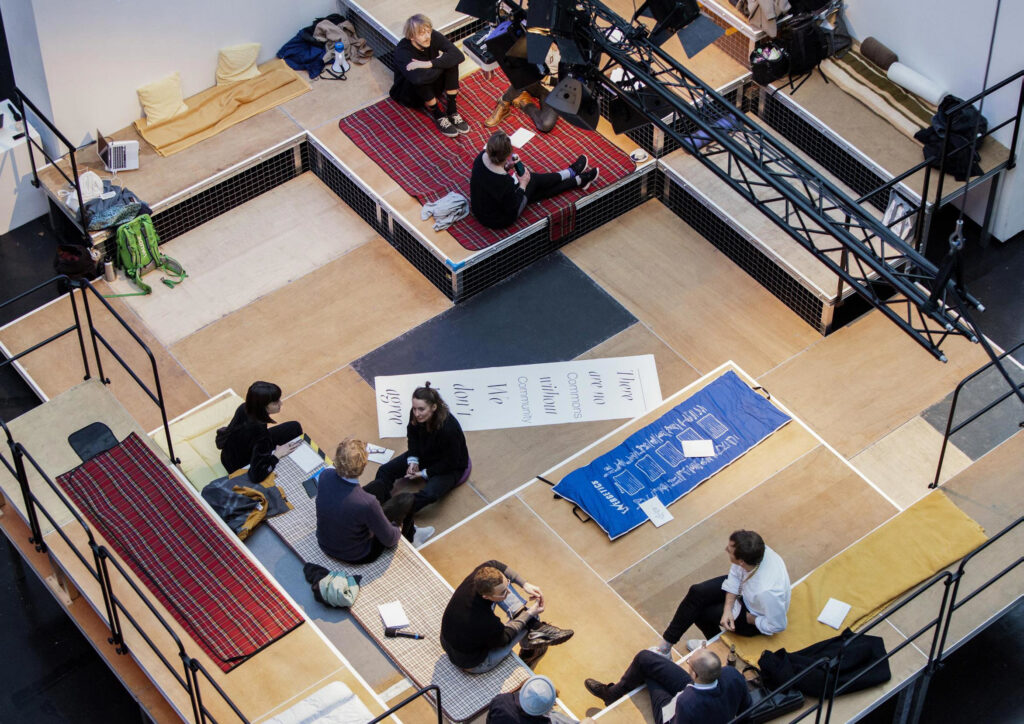 Diane Hillebrand,„Matters of Communication“, Detailansicht Szenografie dgtf Karlsruhe, Karlsruhe, 2018, Courtesy: Diane Hillebrand. Foto: Calvin Kudufia