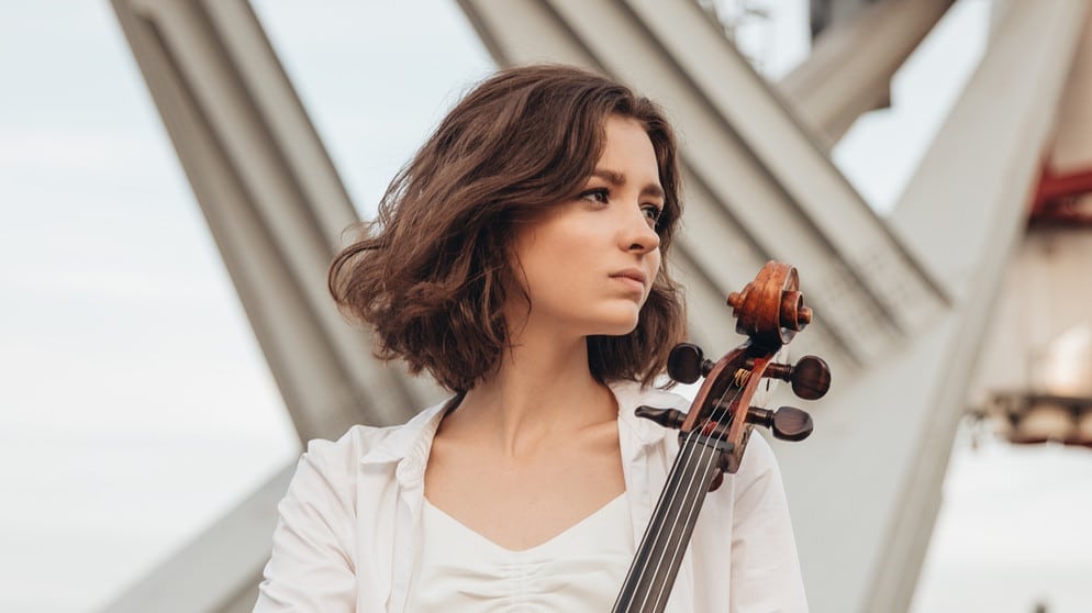 Cellistin Anastasia Kobekina, spielt am 30. September ein Konzert © Julia Altukhova