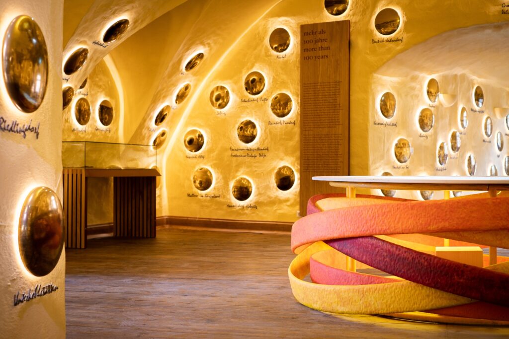 Jubiläumsausstellung Friedensburg Schlaining, Raum Mehr als 100 Jahre © KBB - Elisabeth Wagner