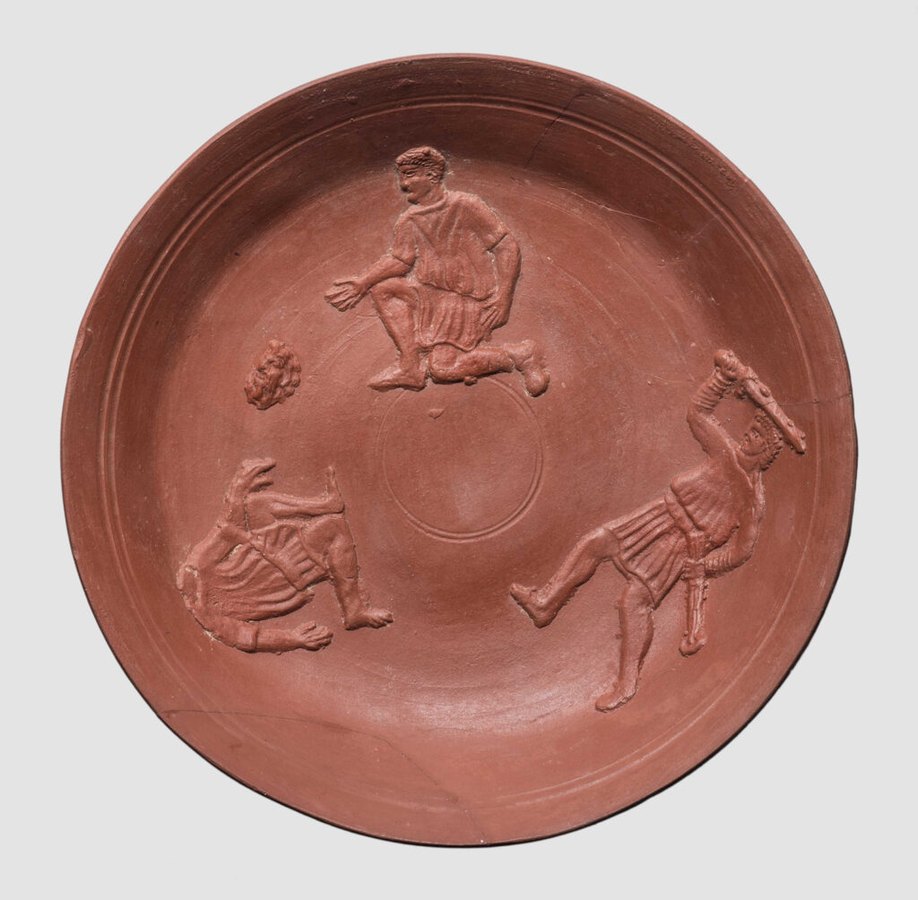 Schale mit Darstellung einer Enthauptung; vielleicht ist einer der vielen afrikanischen Märtyrer gemeint; spätes 4. / frühes 5. Jh. n. Chr.; hergestellt in Sidi Marzouk Tounsi (Zentraltunesien). © Staatliche Antikensammlungen und Glyptothek München, Renate Kühling