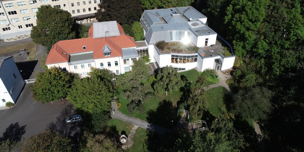 Porzellanmarkt IM PORZELLANIKON HOHENBERG A.D. EGER: MODERNES PORZELLAN - Archiviert