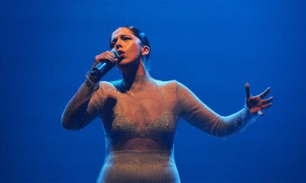 Theaterplatz vor der Semperoper Dresden: FADO - Archiviert